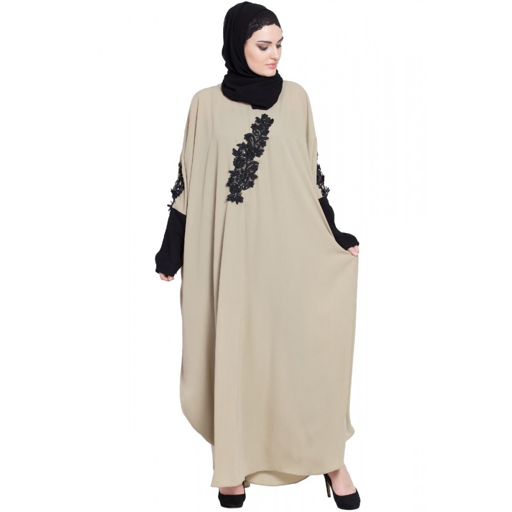 Nazneen Embellished Patch Contrast Sleeve Kaftan